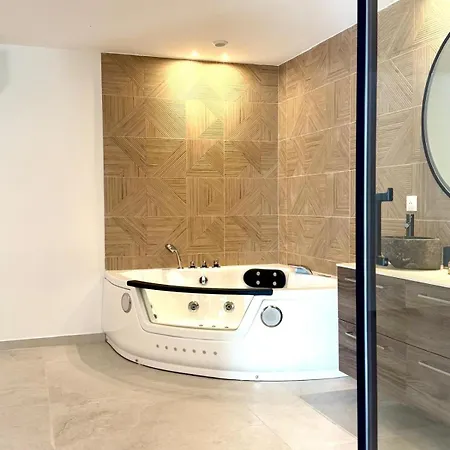 Jacuzzi In Cannes
