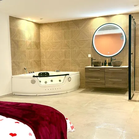 Jacuzzi In Διαμέρισμα *